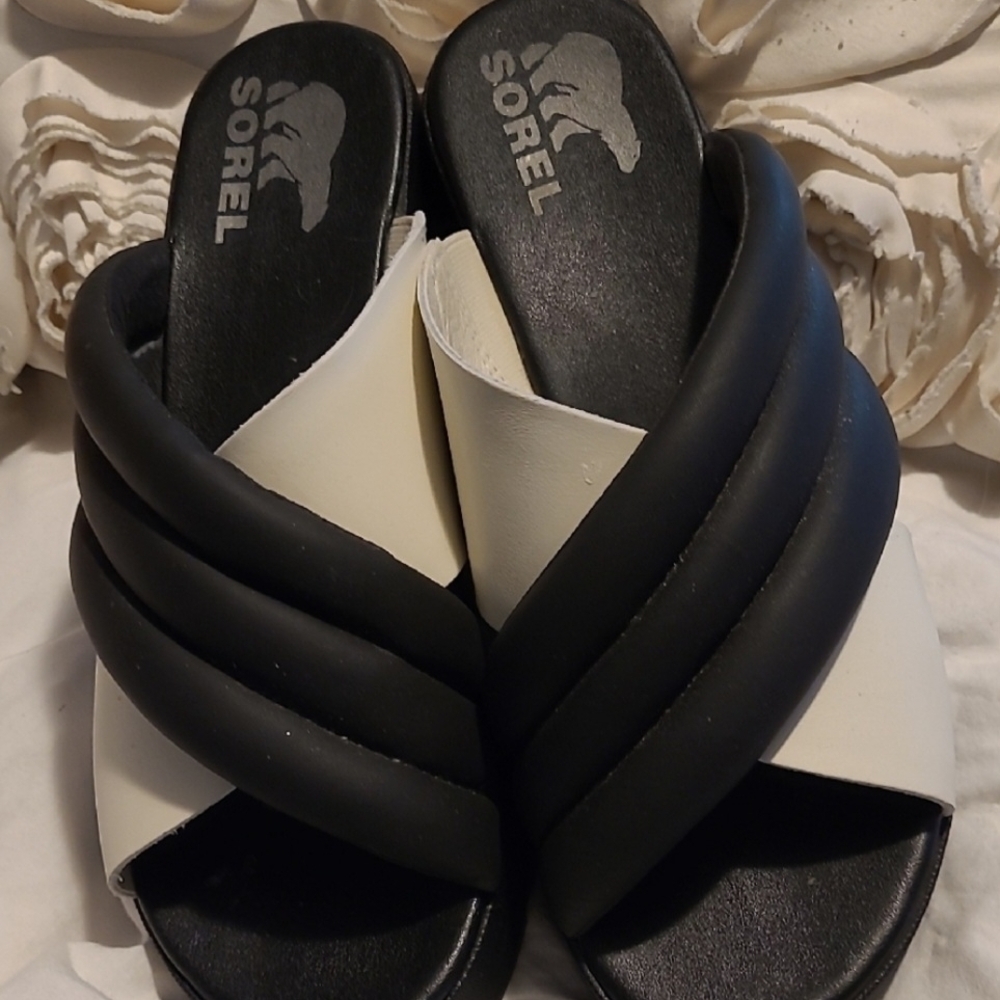 Rare Sorel Womens Cameron Platfom Puff Mule Black & White - Picture 8 of 9